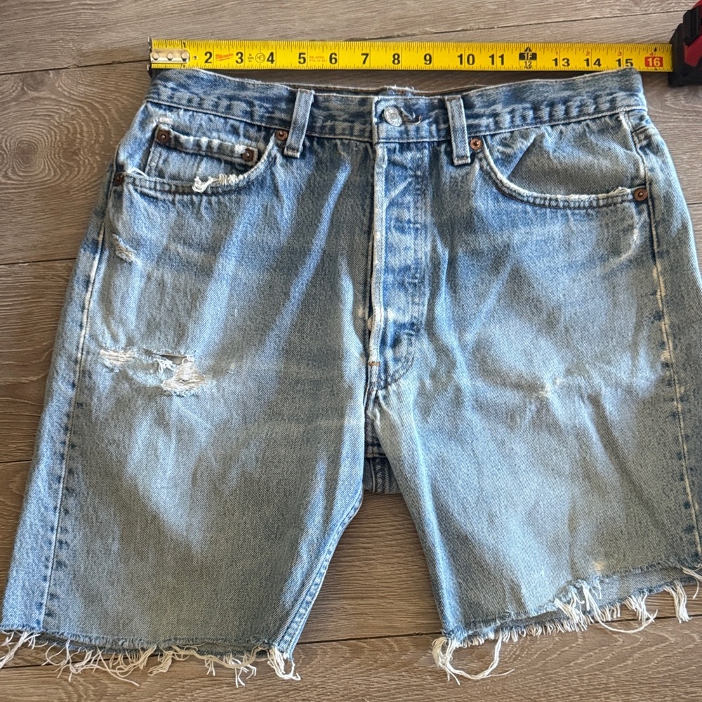 Vintage Levi’s Distressed Denim Men Shorts